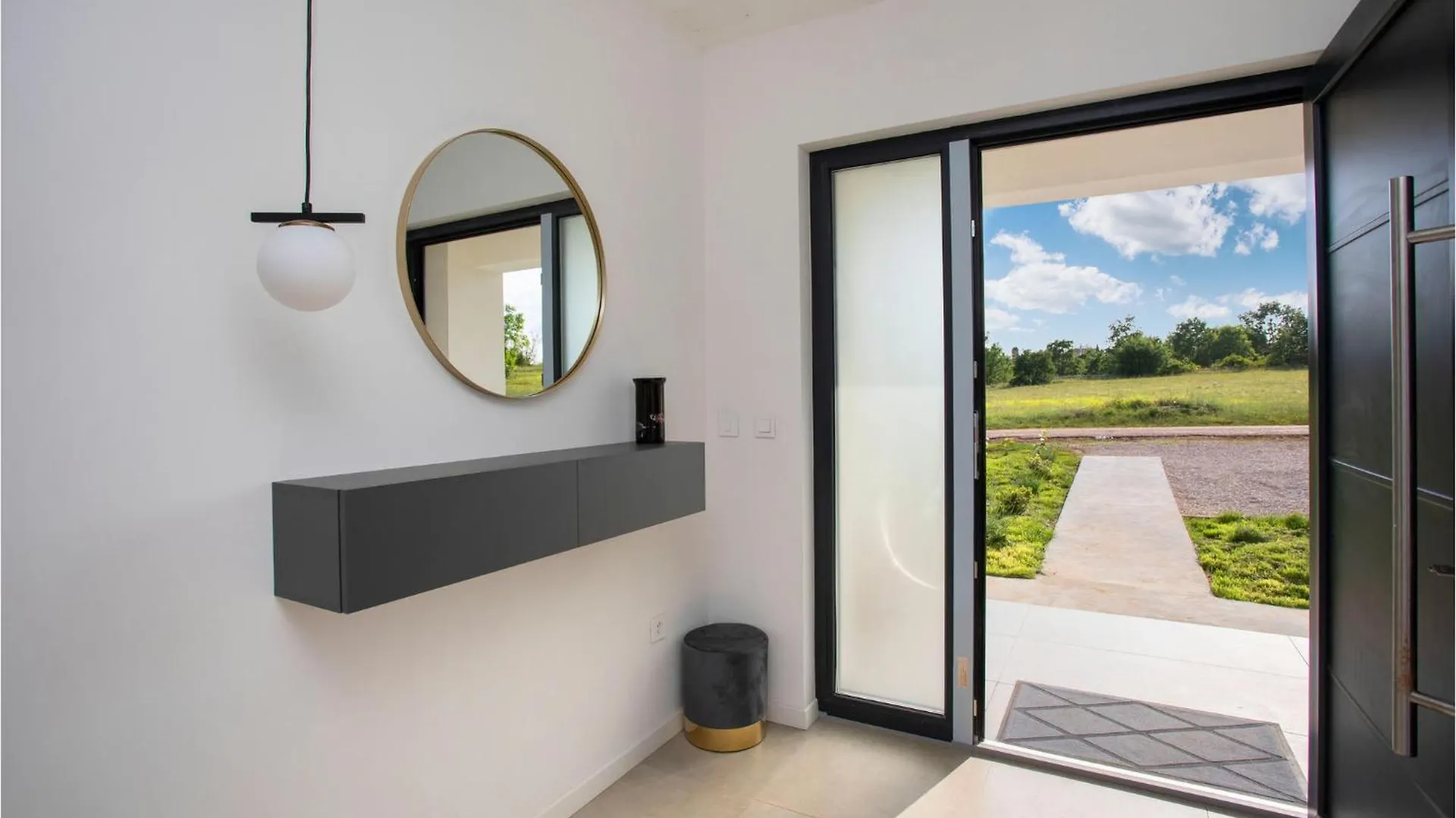 3 Bedroom Amazing Home In Raša 0*,